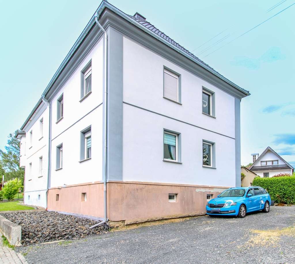 Immobilie in Hadamar - Charmante Doppelhaushälfte mit Terrassen, großem Garten und Ausbaupotenzial in Hadamar-Oberzeuzheim  - Bild 2