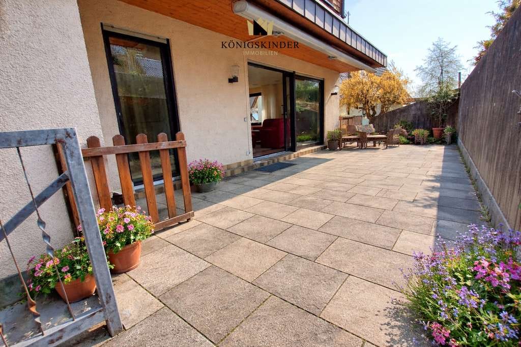 Immobilie in Köngen - 5,5 Zimmer-ETW im 2-FH *großzügig*sonnig*ruhig*
mit Terrasse, Kamin, Wohnküche, Garage u.v.m. - Bild 4