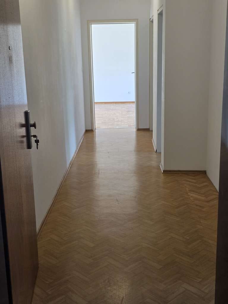 Immobilie in Wolfratshausen - Großzügige 2-Zimmer-Wohnung in Wolfratshausen Waldram - nur 2 Gehminuten zur Isar! - Bild 3