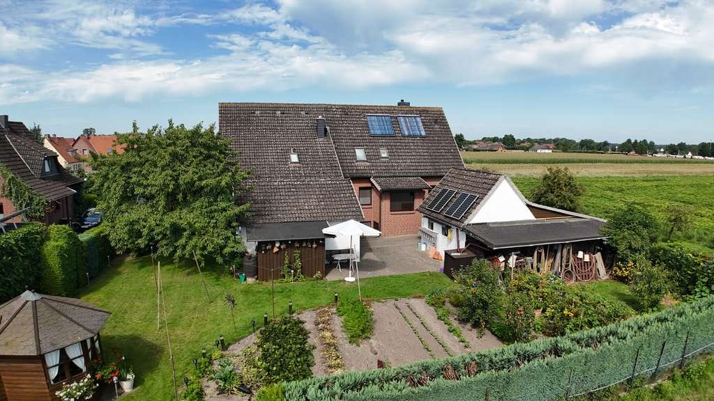 Immobilie in Eicklingen - Gepflegtes 1-2 Familienhaus mit Keller, Garage, Carport und Nebengebäude in ruhiger Randlage - Bild 3