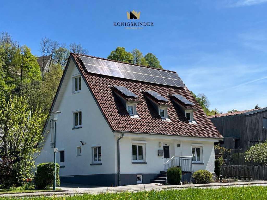 Immobilie in Wolfegg - Außergewöhnlich schön renoviertes EFH mit großem Garten und Garagenhaus - Bild 0