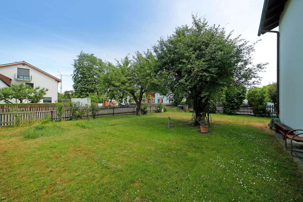 Immobilie in Kirchheim bei München - Wohnen im Grünen - Gartenwohnung in zentraler Lage mit Perspektive - Bild 2