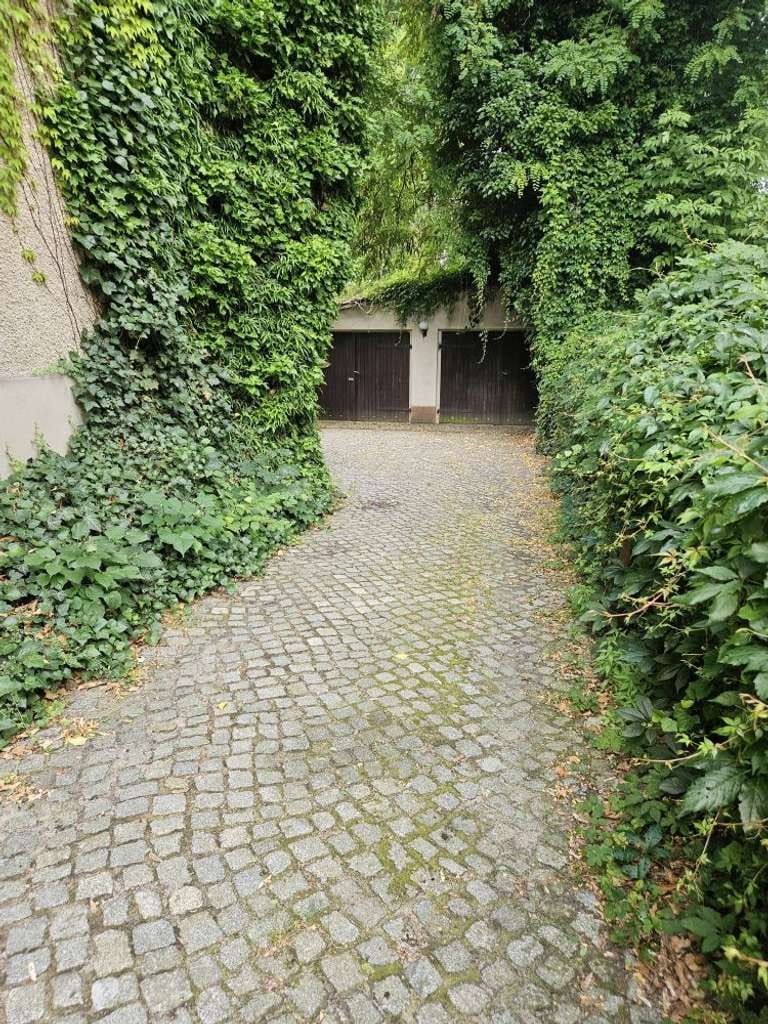 Immobilie in Eichwalde - Großzügiges ZFH mit schönem Garten in guter Lage - Bild 2