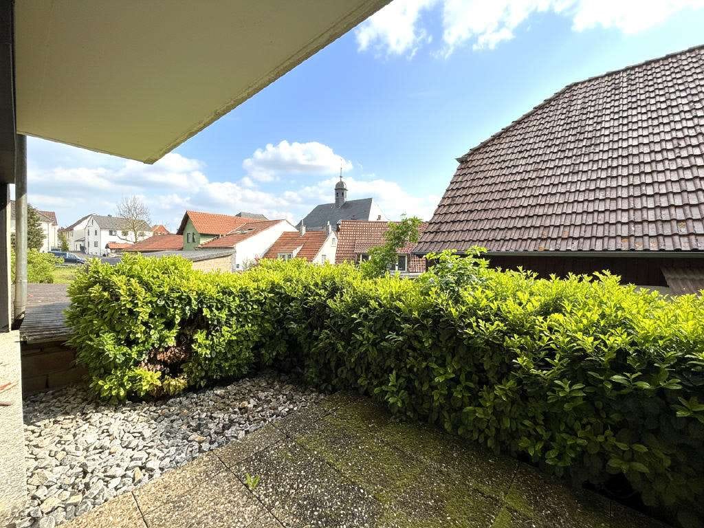 Immobilie in Sulzheim - Hübsches freistehendes Einfamilienhaus mit Terrasse und Balkon in ruhiger Lage von Sulzheim
 - Bild 4