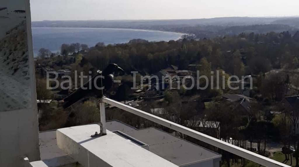 Immobilie in Sierksdorf - Schöne 2,5-Zimmerwohnung mit traumhaftem Weitblick!
Mit bestehender Ferienvermietung, ca. 12 TEUR.  - Bild 1