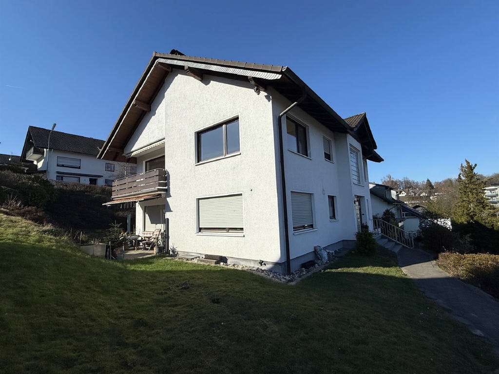 Immobilie in Wiehl - Zweifamilienhaus in zentraler Lage von Wiehl - Bild 1