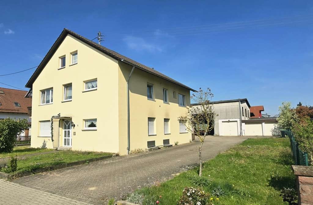Immobilie in Graben-Neudorf - gepflegtes Zweifamilienhaus in ruhiger Lage - Bild 0