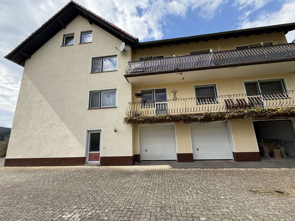 Immobilie in Waldkappel - Mehrgenerationenhaus mit viel Platz, 2 Balkonen und 3 Garagen - Bild 1