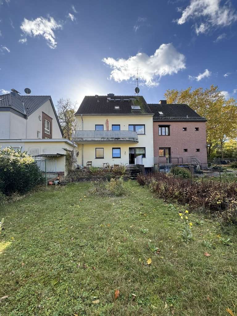 Immobilie in Brühl - Zweifamilienhaus mit Garage und Garten in Brühl – vielseitig nutzbar für Eigennutzer oder Kapitalanl - Bild 0