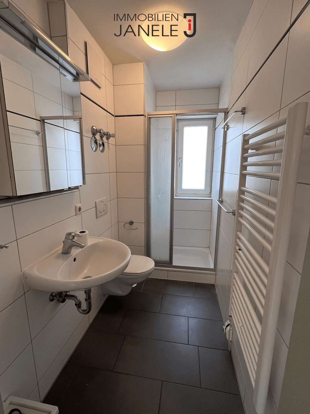 Immobilie in Regenstauf - Charmante 2,5-Zimmer-Eigentumswohnung mit Studiocharakter, Balkon und Hobbykeller - Bild 3