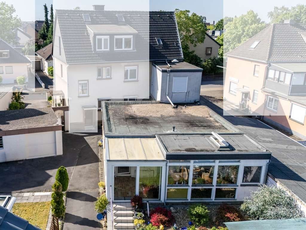 Immobilie in Langenfeld (Rheinland) - Vielseitiges Stadthaus mit Wintergarten, kleinem Garten und Potenzial in zentraler Lage. - Bild 1