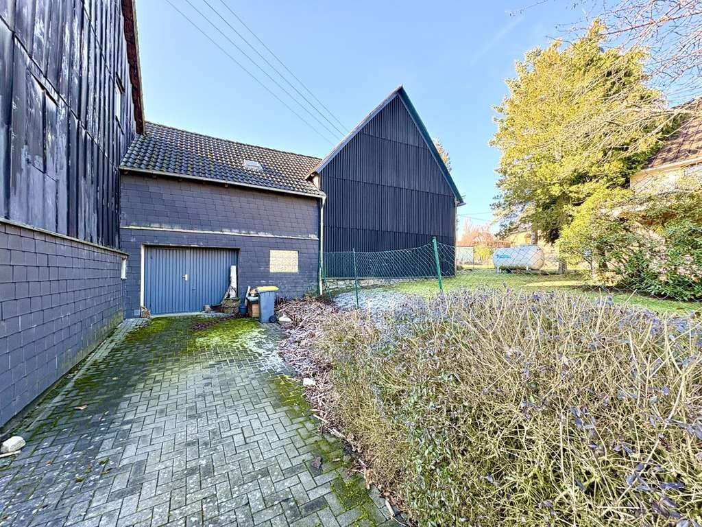 Immobilie in Nauroth - **Idyllisches Wohnhaus mit schönem Grundstück und Scheune in ruhiger Lage von Nauroth** - Bild 3