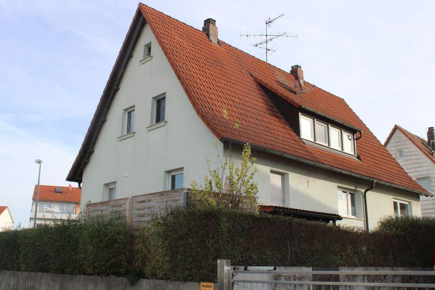 Immobilie in Heroldsberg - !! von PRIVAT - freistehendes Haus in Heroldsberg – Garage+Carport, ruhige Lage nahe Kalchreuther Forst - EG und DG vermietet !! - Bild 0