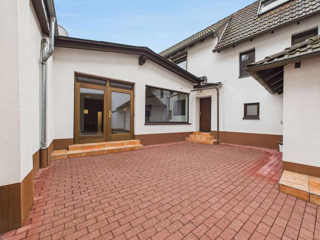 Immobilie in Ober-Mörlen - Viel Raum für Ideen:Wohnhaus mit eigener Gewerbe‑/Hobbyeinheit in geschützter Hoflage in Ober-Mörlen - Bild 1