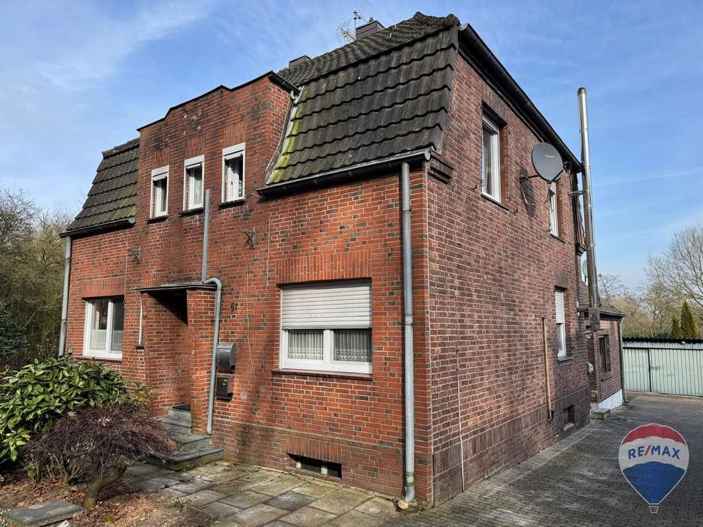 Immobilie in Bedburg-Hau - Solide vermietetes Zweifamilienhaus mit Einliegerwohnung - Bild 0