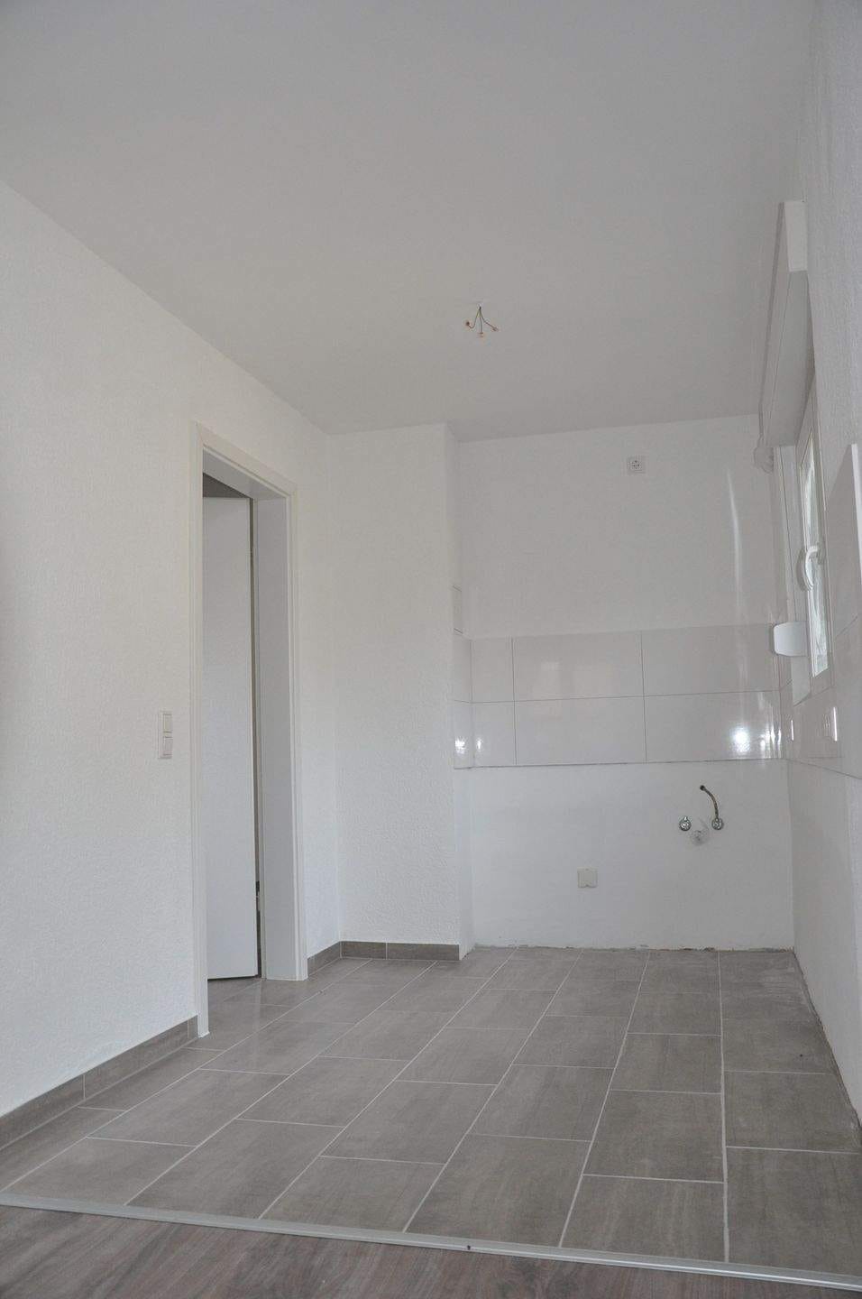 Immobilie in Niefern-Öschelbronn - Schöne 3-Zimmer Wohnung mit Balkon, kernsaniert,  in ruhiger Lage - Bild 2