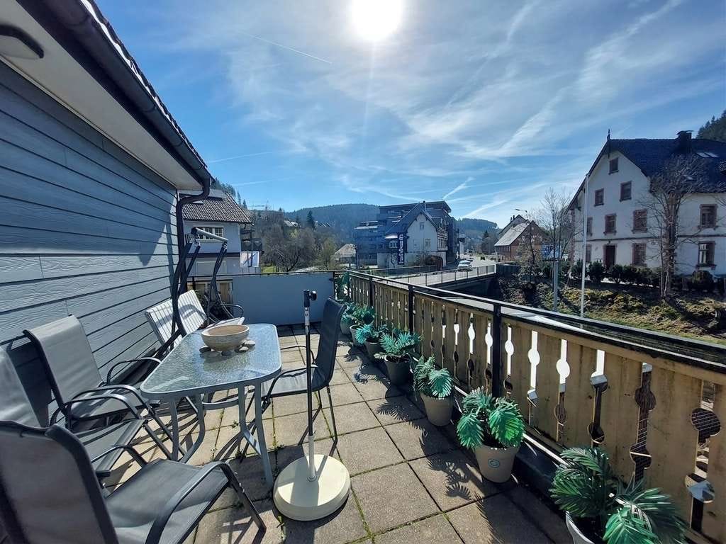 Immobilie in Vöhrenbach - Zwischen City und Sonnenplatz: Schicke 3-Zimmer-Wohnung mit großem Balkon - Bild 0