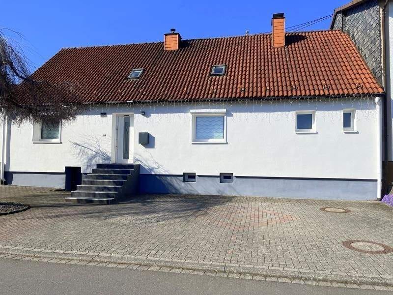 Immobilie in Ailertchen - Vergessen Sie Renovierungsstress! Direkt Einziehen in ein modernisiertes und renoviertes Einfamilienhaus mit schönem ... - Bild 1