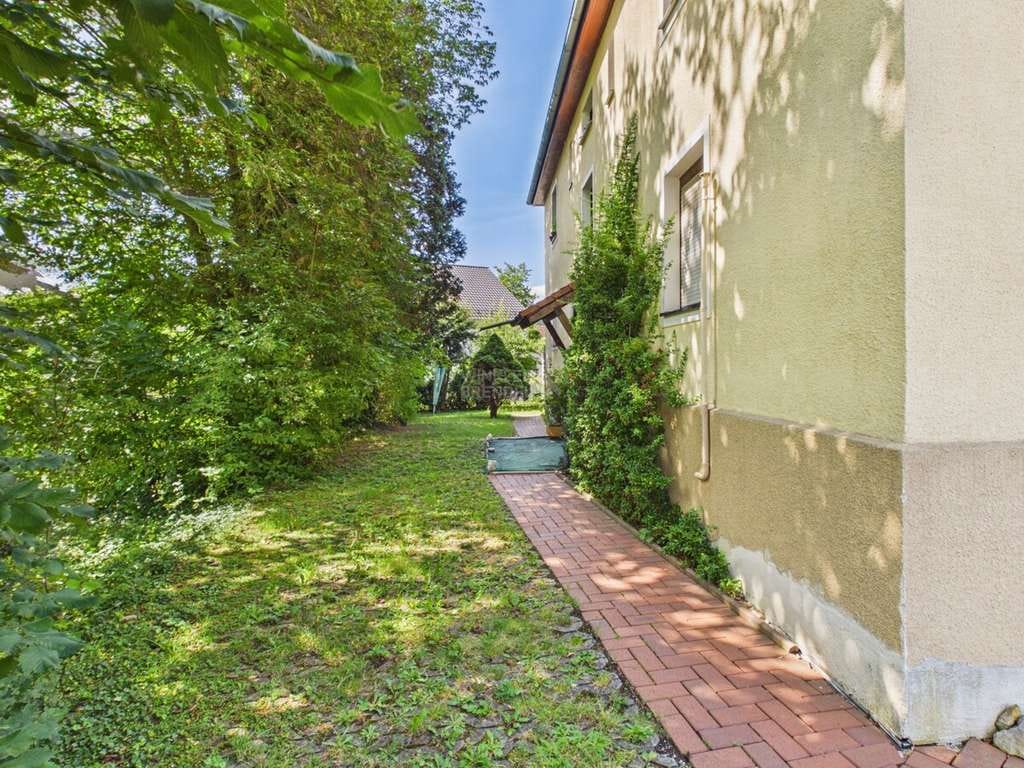 Immobilie in Pegnitz - Renovierungsobjekt: Mehrfamilienhaus mit drei Wohneinheiten in äußerst zentraler Lage von Pegnitz - Bild 2