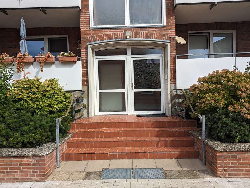 Immobilie in Bleckede - Vermietete 4-Zimmer-Wohnung in Bleckede – Kapitalanlage mit zwei Garagen - Bild 1