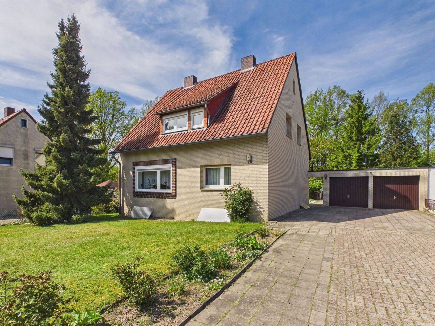 Immobilie in Bad Fallingbostel - 1-2 Familienhaus mit Doppelgarage  & XL Grundstück - Bild 0