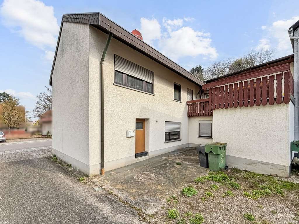 Immobilie in Lauf - Zuhause mit Charakter – Einfamilienhaus voller Möglichkeiten für die Wohnträume Ihrer Familie - Bild 2
