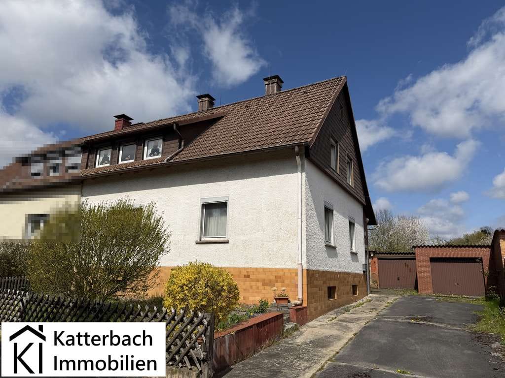 Immobilie in Seesen - Solide Doppelhaushälfte mit 2 Garagen und schönem Gartengrundstück in Seesen - Bild 0