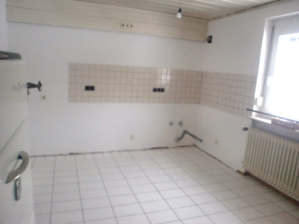 Immobilie in Waldbronn - FAMILIENHAUS MIT 6 ZIMMERN, 2 BÄDERN, KLEINER WERKSTATT, 
WINTERGARTEN UND PKW GARAGE - Bild 2
