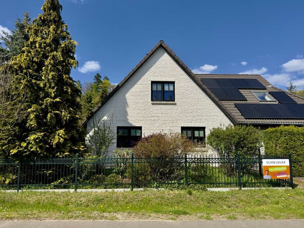 Immobilie in Neuhardenberg - Großzügige Villa mit Schwimmbad in ruhiger und naturnaher Lage - Bild 0