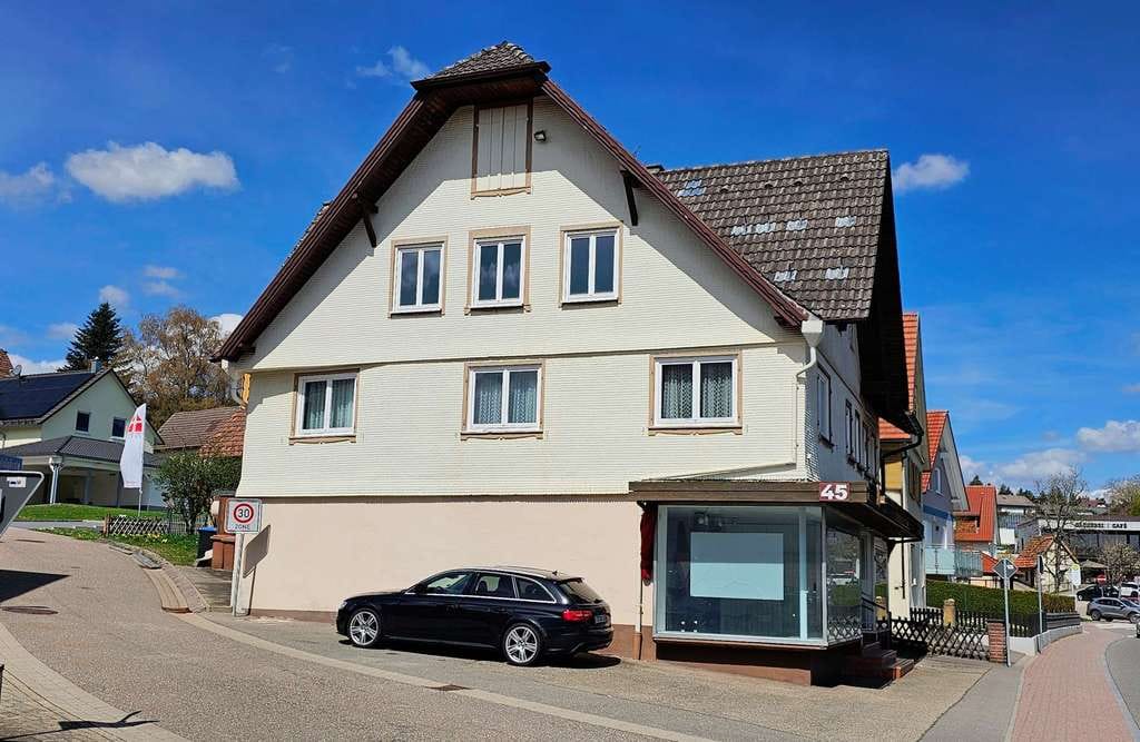 Immobilie in Loßburg - Sanierungsbedürftiges Wohn- und Geschäftshaus mit Entwicklungspotenzial - Bild 0