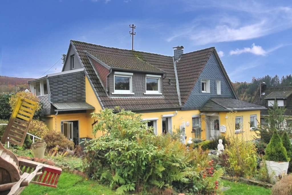 Immobilie in Kirchen (Sieg) - Reizvolles Eigenheim mit idyllischem Ambiente – Einfamilienhaus in Kirchen-Freusburg - Bild 1