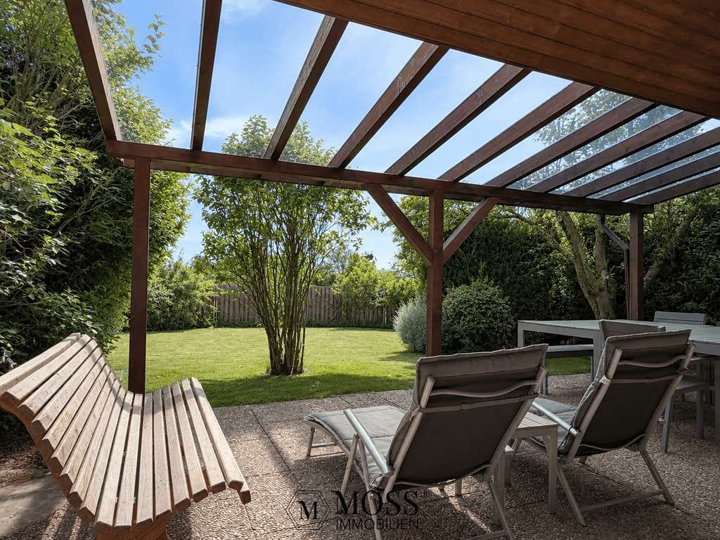 Immobilie in Heitersheim - Großzügiges Mehrfamilienhaus | 210 m² Wfl. | 7 Zimmer | 975 m² Grundstück | Garten & Garagen - Bild 1