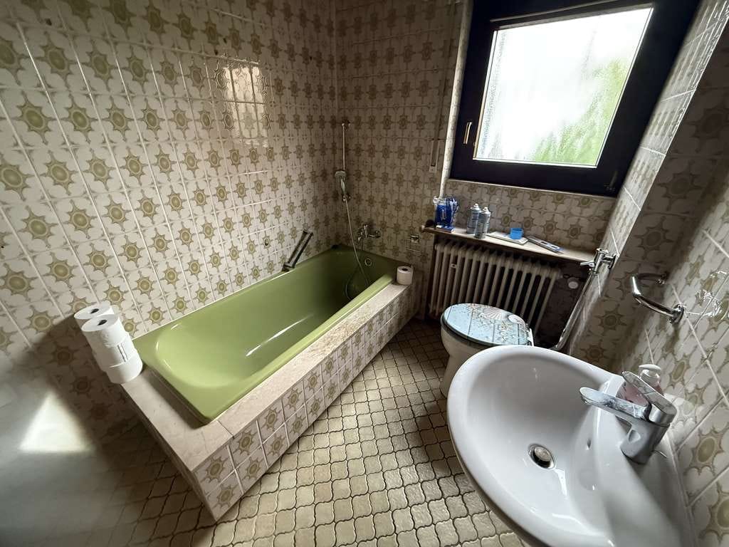 Immobilie in Neulußheim - Solider Bungalow mit Tageslicht-Kellerräumen und Erweiterungspotenzial - Bild 4