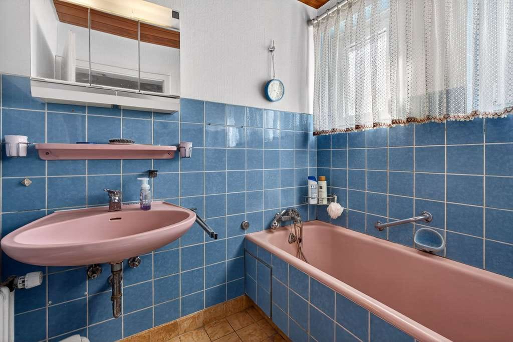 Immobilie in Weidenstetten - Großzügiges Ein-/Zweifamilienhaus mit Gartenidylle – viel Platz, viel Potenzial in Weidenstetten - Bild 3