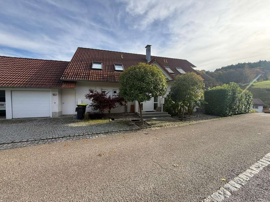 Immobilie in Bühlertal - Hochwertige Immobilie mit Einliegerwohnung und super Aussicht - Bild 2