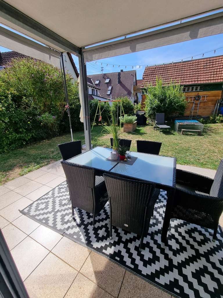 Immobilie in Schwaikheim - Wohnen mit Garten! Großzügige, helle 4-Zimmer Gartengeschoss-Wohnung in Schwaikheim - Bild 0