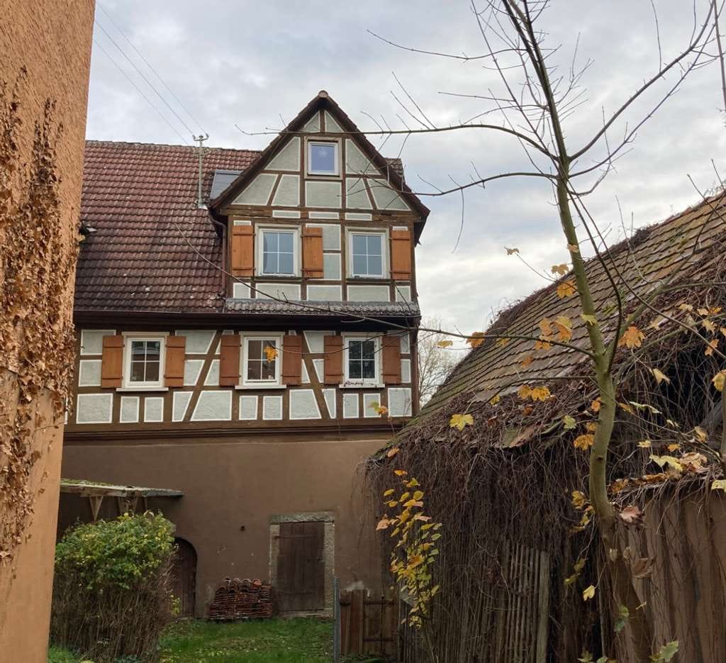Immobilie in Rosengarten - GROßES CHARMANTES FACHWERKHAUS 
MIT SCHEUNE IN RIEDEN - Bild 2