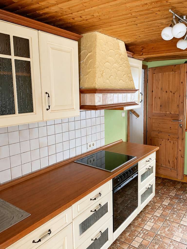 Immobilie in Oberrod - Handwerker aufgepasst: Freistehendes Einfamilienhaus mit Scheune und Garage wartet auf Ihre Ideen! - Bild 2