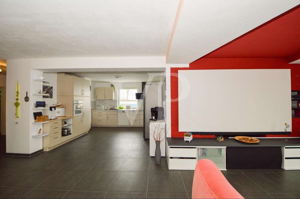 Immobilie in Vohburg an der Donau - Großzügiges Zweifamilienhaus mit Gartenvielfalt und modernem Wohngefühl - Bild 1