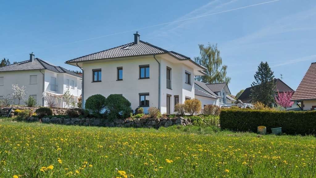 Immobilie in Friedenweiler - Stilvolles Zuhause in Seenähe: Hochwertiges Einfamilienhaus in Unterbränd - Bild 1