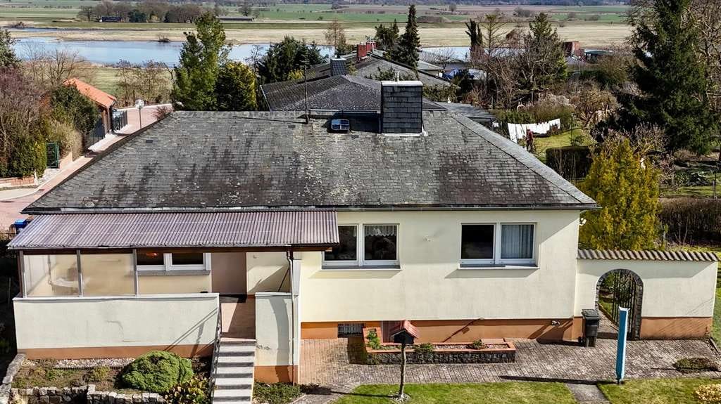Immobilie in Arneburg - Ruhig gelegenes Einfamilienhaus mit Elbblick, Gartenidylle & überdachter Terrasse in Arneburg - Bild 2