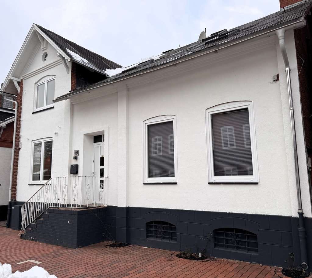 Immobilie in Gettorf - Im Auftrag: Haus mit Einlieger-Whg. in zentr. Lage von Gettorf – Doppelcarport, Werkstatt und Garten - Bild 0
