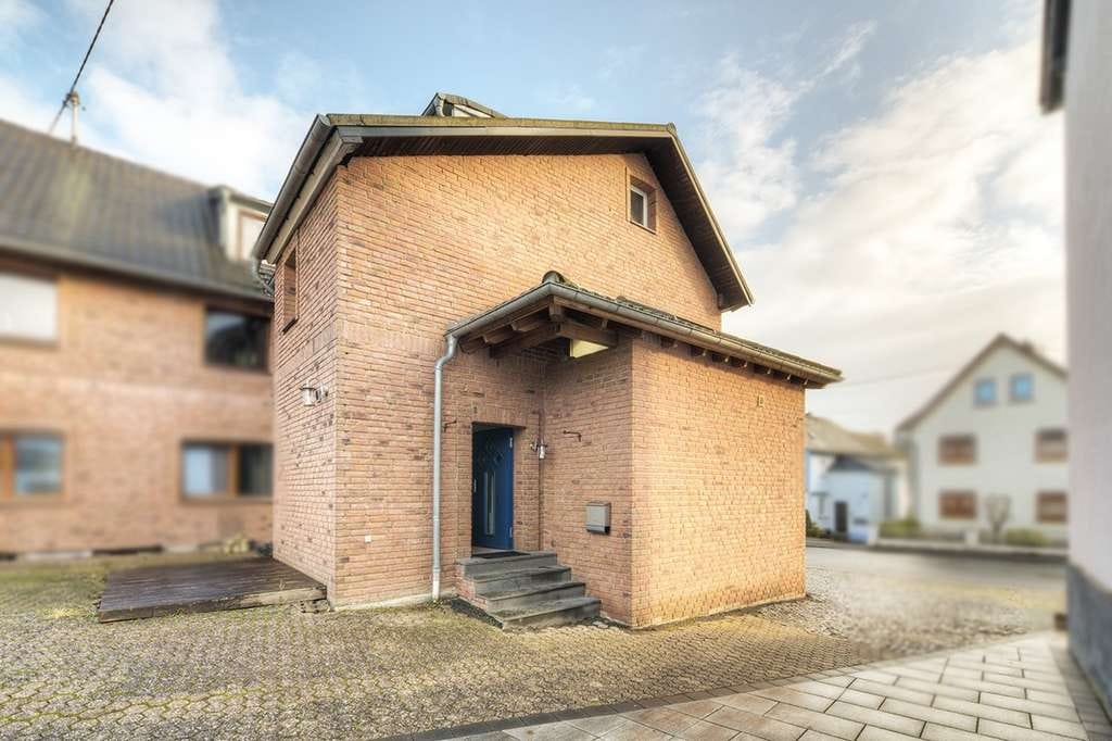 Immobilie in Heiligenroth - Gemütliches Wohnhaus mit viel Platz im Garten - Bild 2