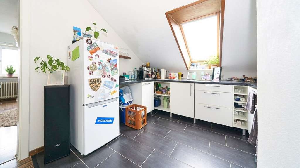 Immobilie in Remseck am Neckar - Sonnige Dachgeschosswohnung mit Weitblick und Potenzial in Remseck-Hochdorf - Bild 2