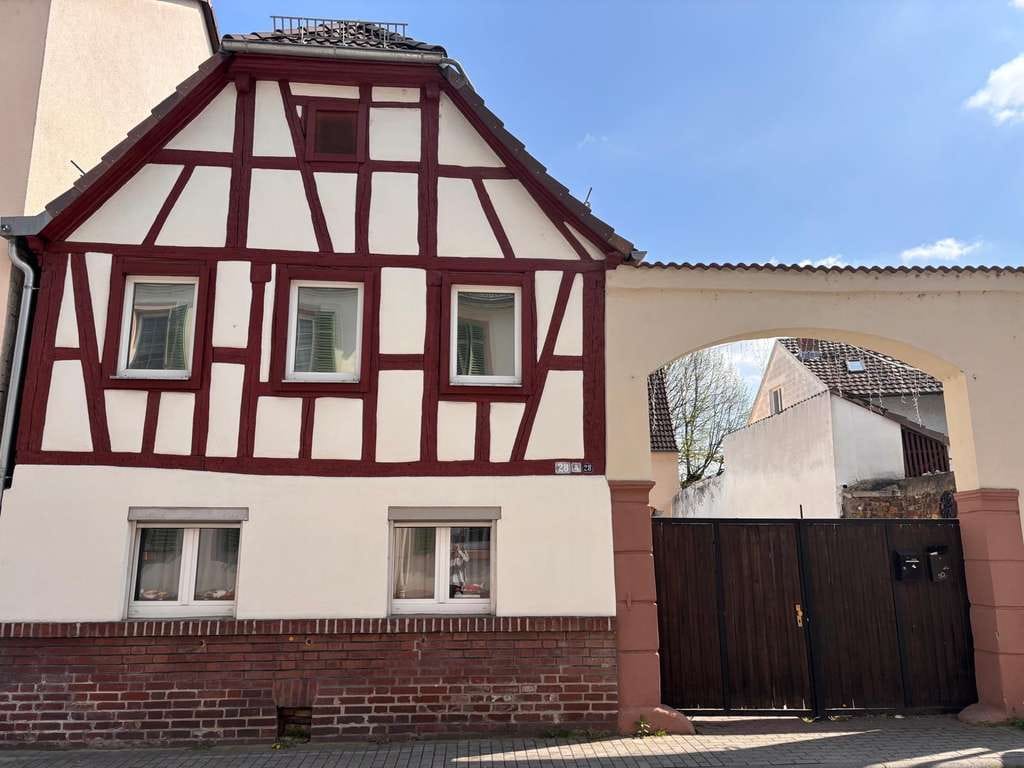 Immobilie in Flörsheim - Einfamilienhaus mit 6 Zimmern in Flörsheim am Main - Bild 0