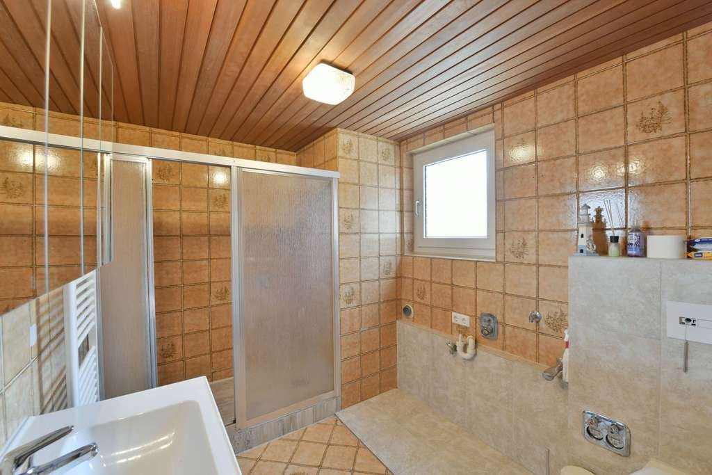 Immobilie in Weisenbach - 6-Zimmer-Wohnung mit Panorama auf die Murg. *Viel Licht, viel Platz, dein Renovierungsprojekt* - Bild 1