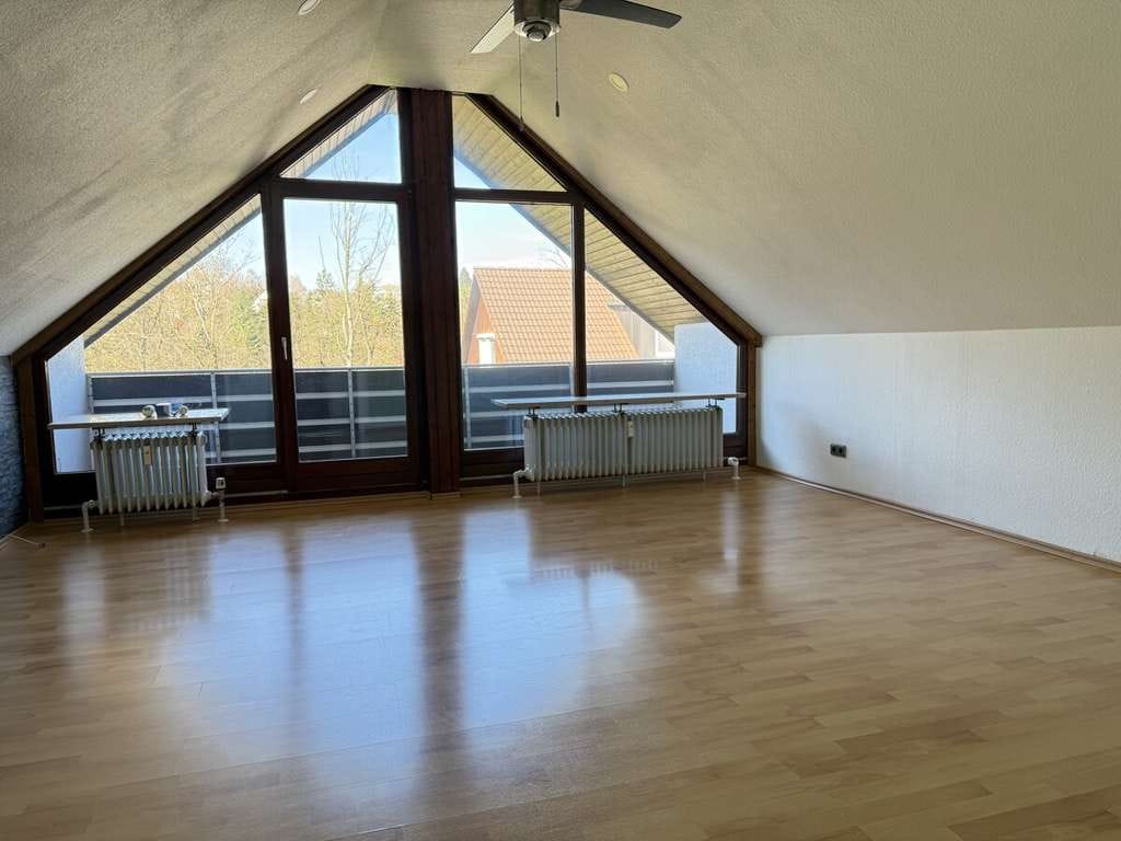 Immobilie in Vellberg - Schöne 3-Zimmer-Wohnung mit Balkon und Einzelgarage - Bild 3
