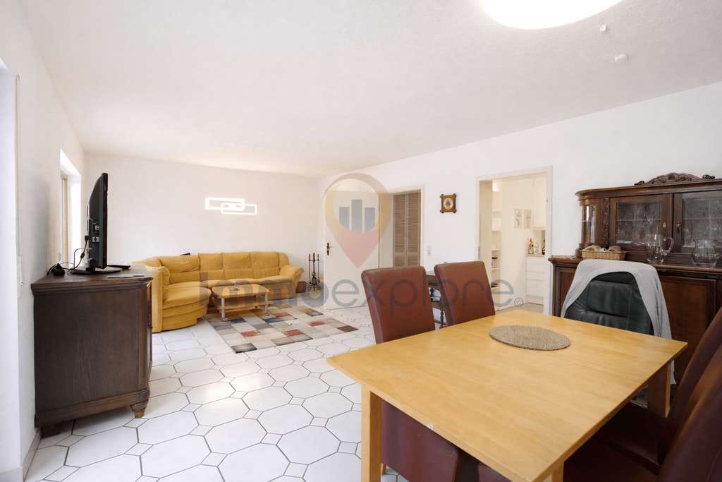 Immobilie in Weilrod - Einfamilienhaus am Waldrand - mit viel Potenzial und Privatsphäre - Bild 2