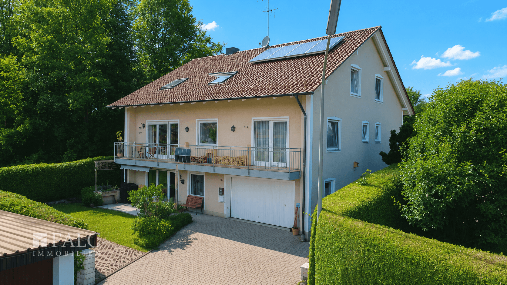 Immobilie in Adelzhausen - Zweifamilienhaus am Hang: 2x4 Zimmer + viel Extra Platz im Grünen - Bild 1