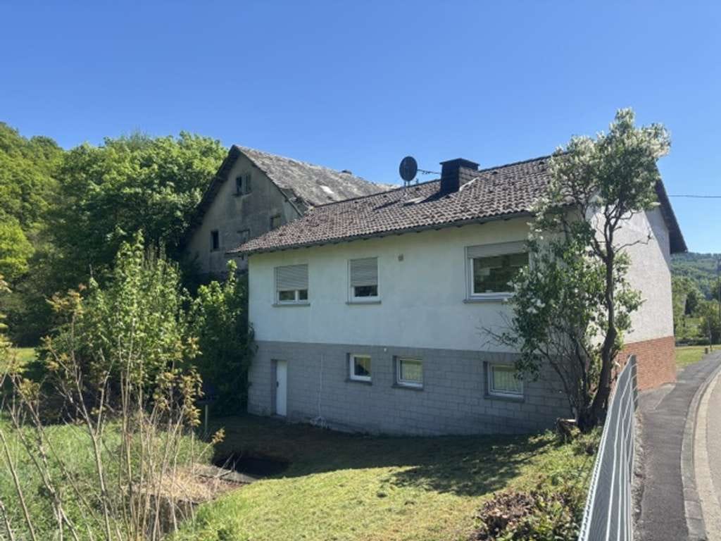 Immobilie in Montabaur - Charmantes Einfamilienhaus mit großem Grundstück, Nebengebäuden & eigener Energiequelle  - Bild 1